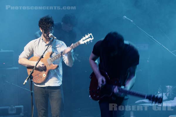 FOALS - 2008-11-15 - PARIS - La Cigale - Yannis Philippakis - Walter Gervers